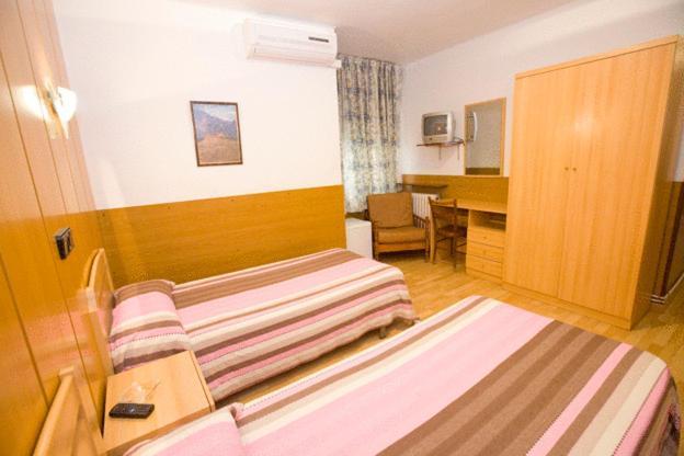 Hostal Lizana Huesca Buitenkant foto