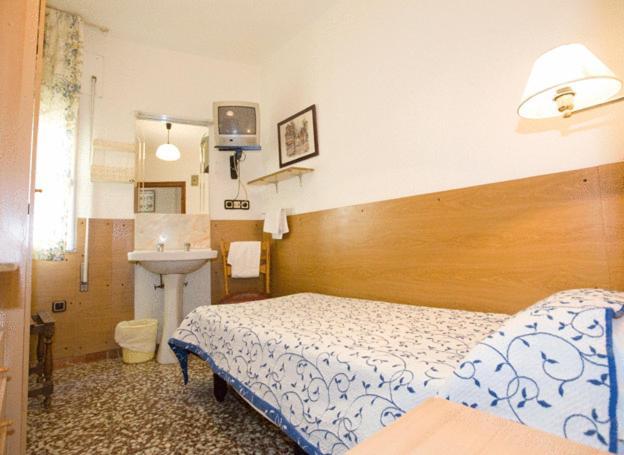 Hostal Lizana Huesca Buitenkant foto