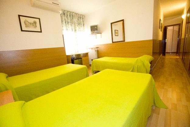 Hostal Lizana Huesca Buitenkant foto