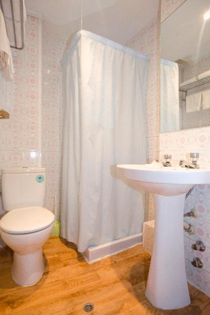 Hostal Lizana Huesca Buitenkant foto